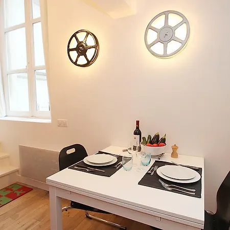 Apartment Canal Saint Martin, Rue Des Vinaigriers *