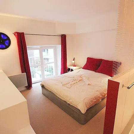 Apartment Canal Saint Martin, Rue Des Vinaigriers *